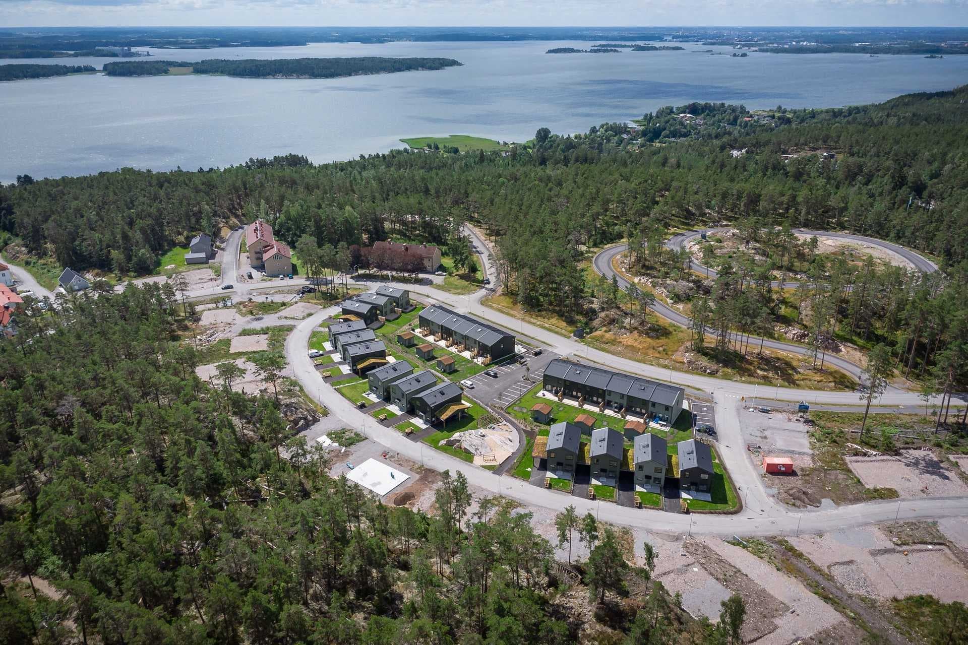 Flygfoto över OBOS bostäder och tomter i Torsviken